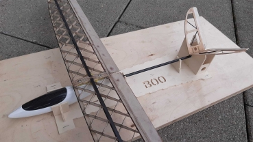 2694 Boo Slope Glider Holzbausatz in innovativer Sperrholzbauweise